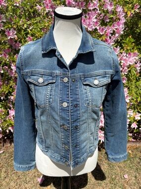 Girls XXL/XS Adult Soft Classic Blue Denim Jacket Excellent condition. Layering